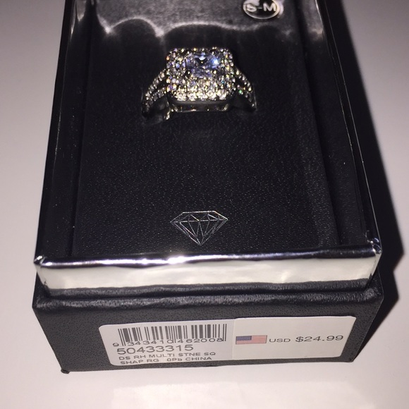 ⭐️Gorgeous silver tone ring - Picture 3 of 3